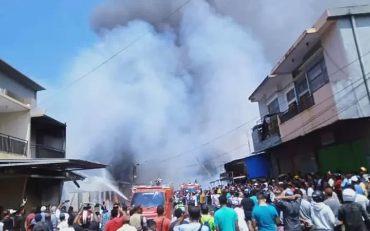Belasan Toko di Pasar Rawajaya, Halmahera Utara Terbakar, 3 Orang Dilarikan ke RS