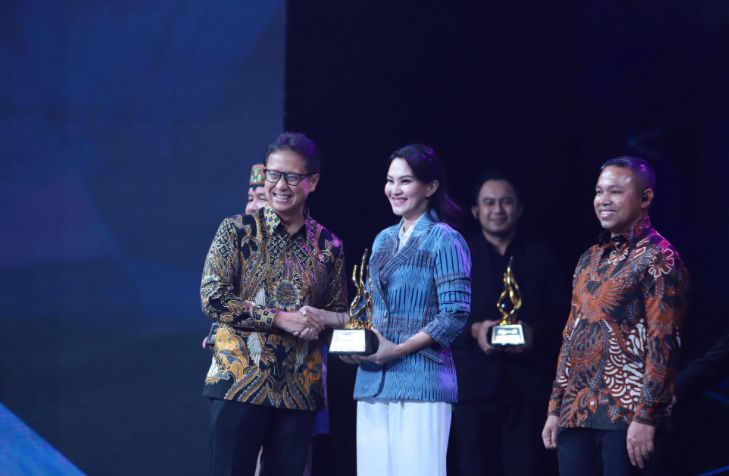 Gubernur Maluku Utara Terima Penghargaan Daerah Peduli Layanan Kesehatan dan Gizi Anak