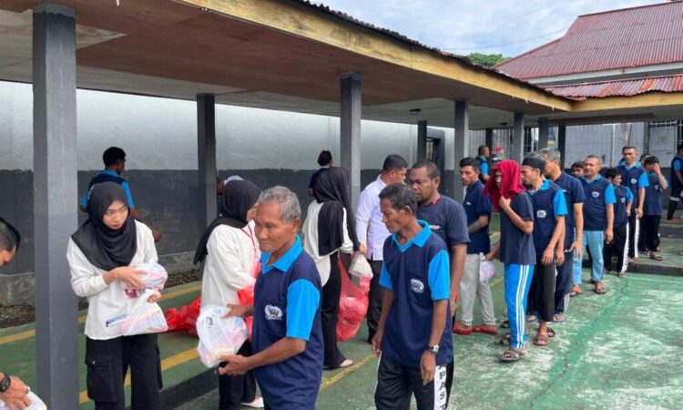 Lapas Ternate Bagikan Paket Kebersihan untuk Warga Binaan