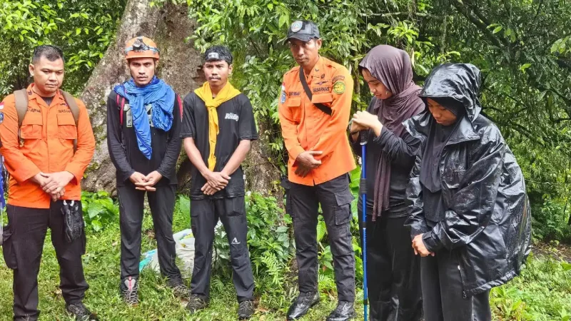 Tiga Pendaki Cedera di Gunung Gamalama Berhasil Dievakuasi Tim SAR Gabungan