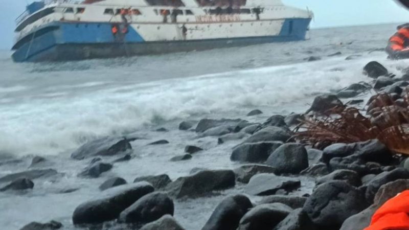 Kapal Intim Teratai Kandas di Perairan Pulau Makian, Seluruh Penumpang Dilaporkan Selamat