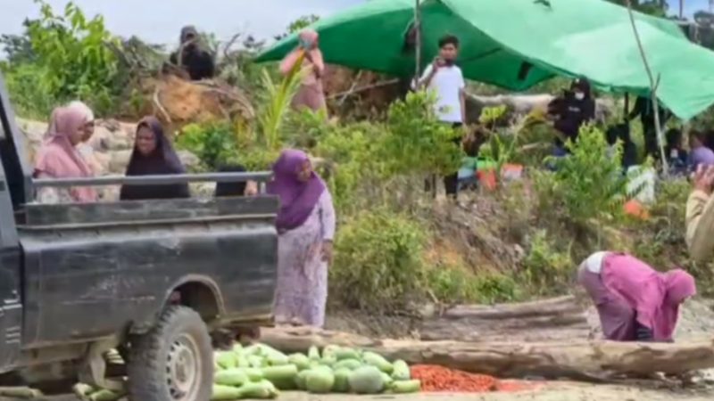 Aksi Pemalangan Alimusu Berlanjut, Ibu-Ibu Petani dan Nelayan Soligi Protes, Situasi Sempat Memanas