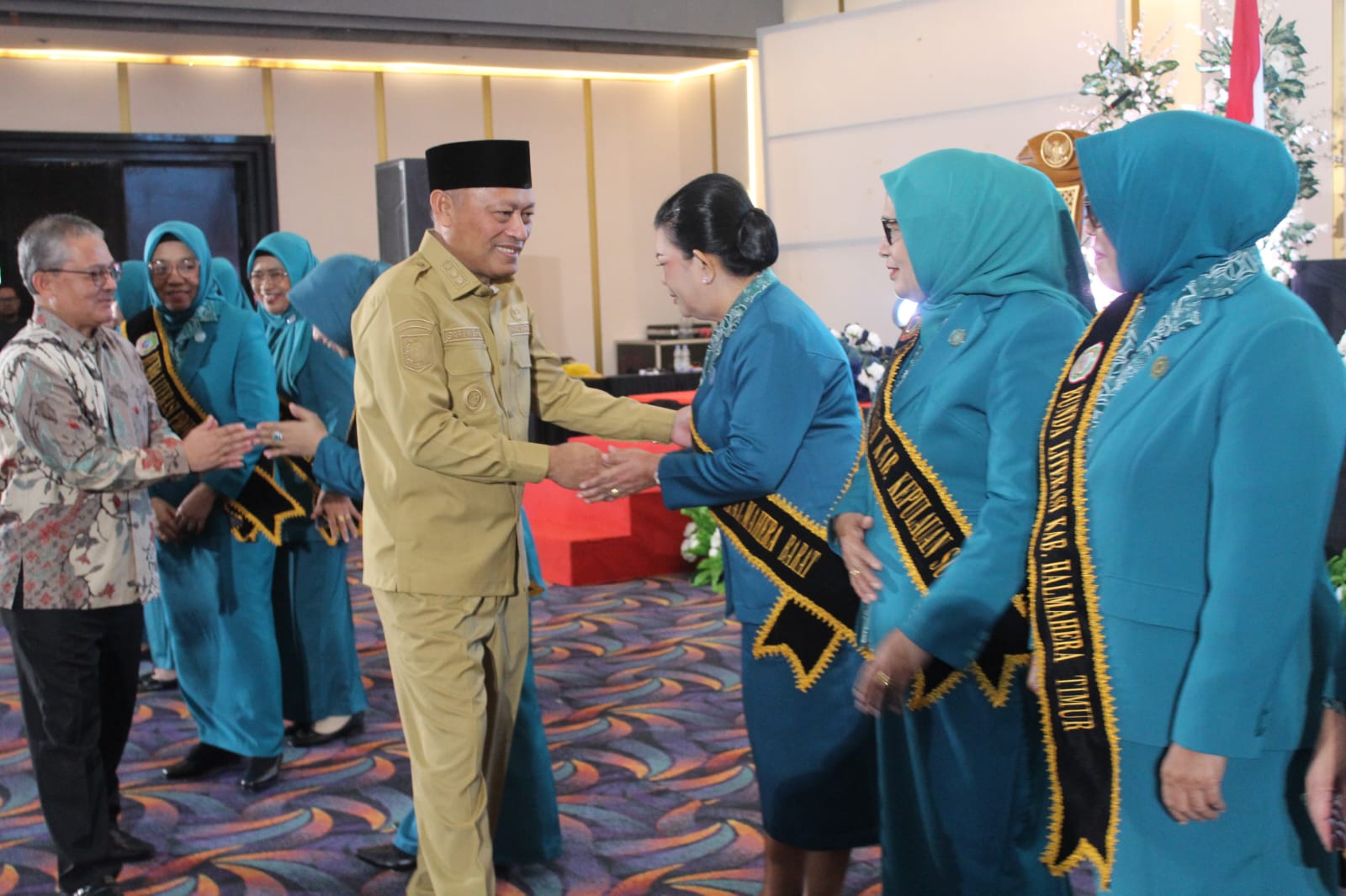 Perkuat Ekosistem Literasi Kepulauan, Wagub Kukuhkan Bunda Literasi Maluku Utara
