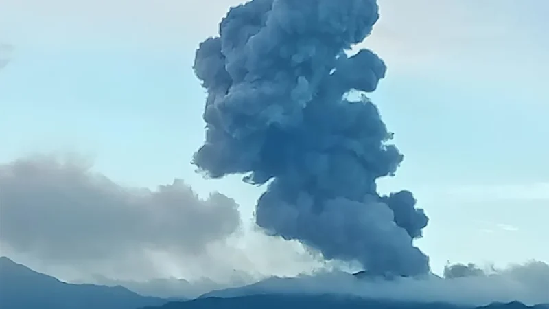 Erupsi Dahsyat Gunung Dukono Telan Korban: Dua WNA Singapura Tewas, Satu Pendaki Hilang